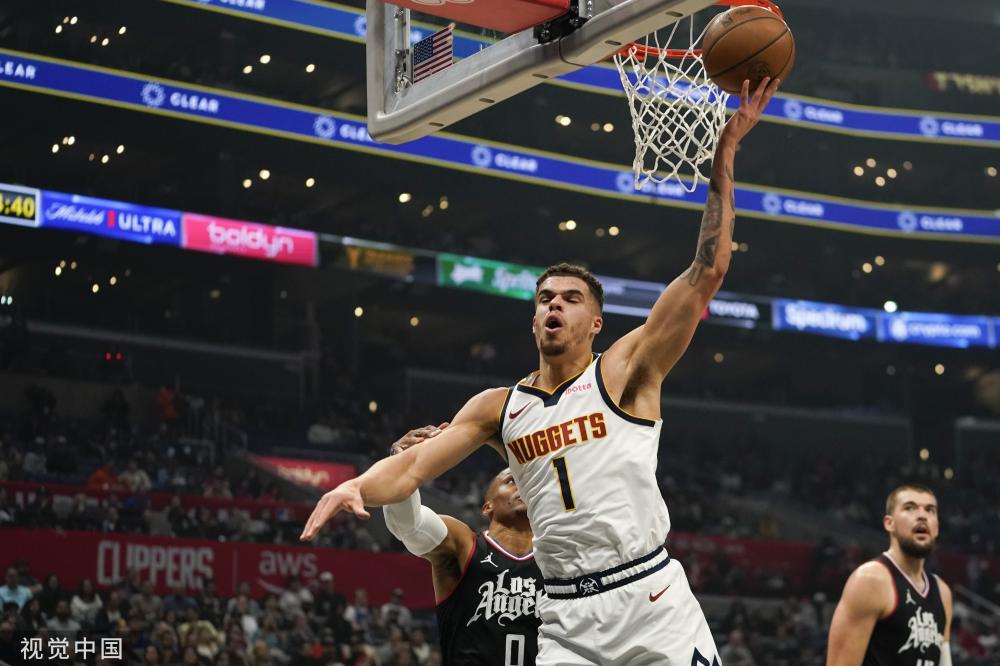 一个颇具争 一个颇具争