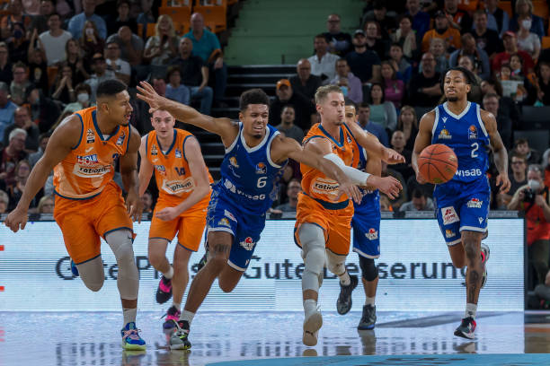 是胜利的坚 是胜利的坚